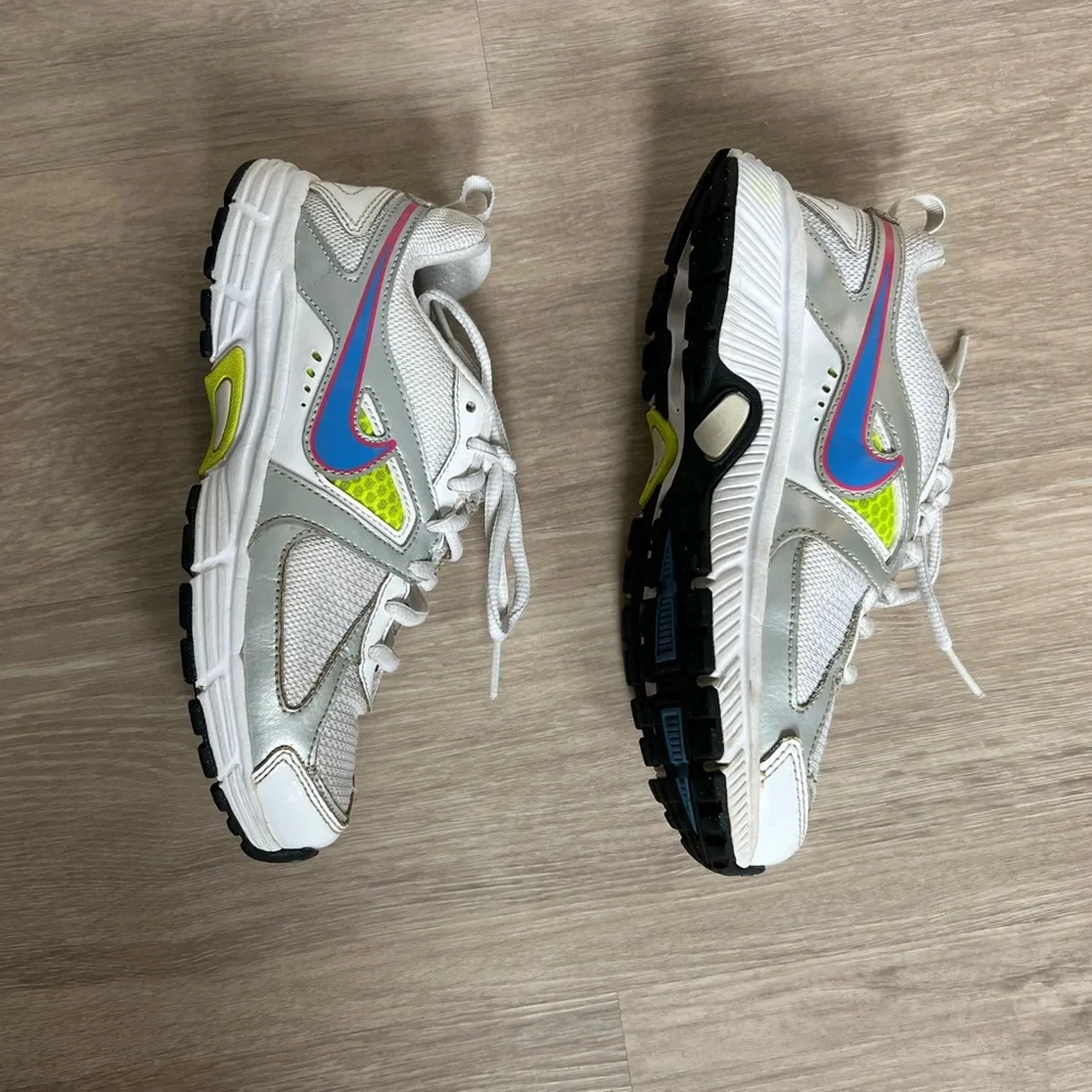 Nike Dart 9 White Sneakers with Blue & Neon Yellow Accents 3Y Youth Big Kids